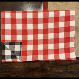 Reversible table runner